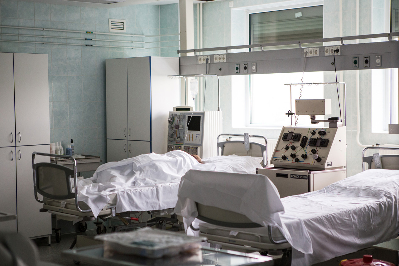 После операции донор еще какое-то время находится под наркозом в палате.