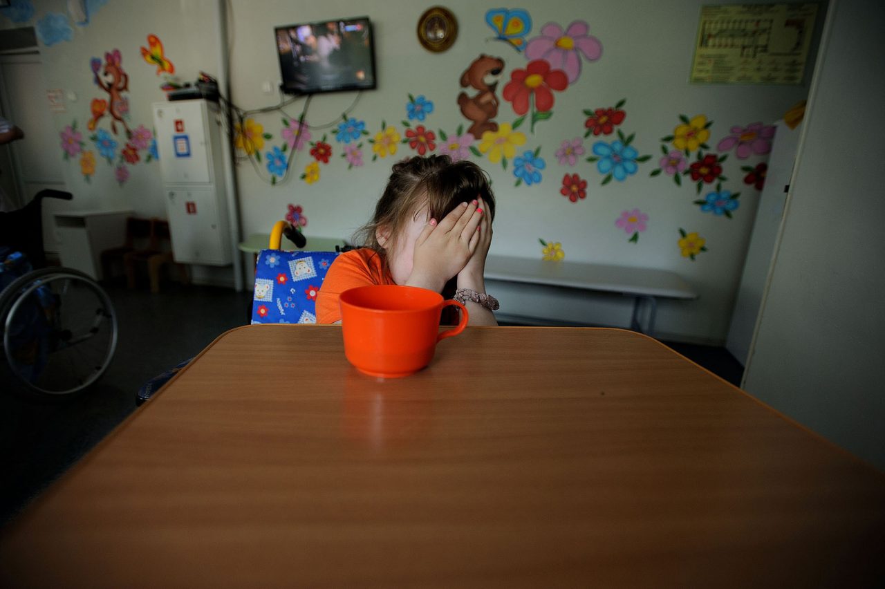 Полдник в хосписном отделении ДГКБ№3. Детей, которые в состоянии есть сами, кормят медсестры