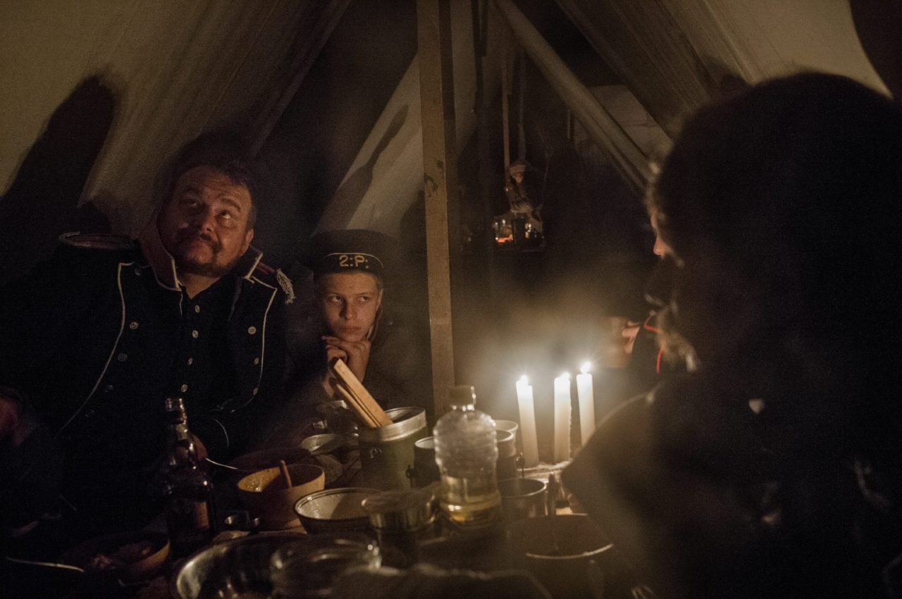 Ужин и общение реконструкторов в лагере