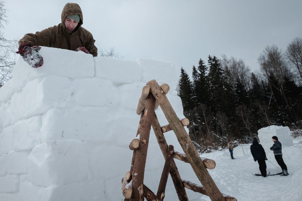 Строительство Снежной Крепости занимает не одну неделю