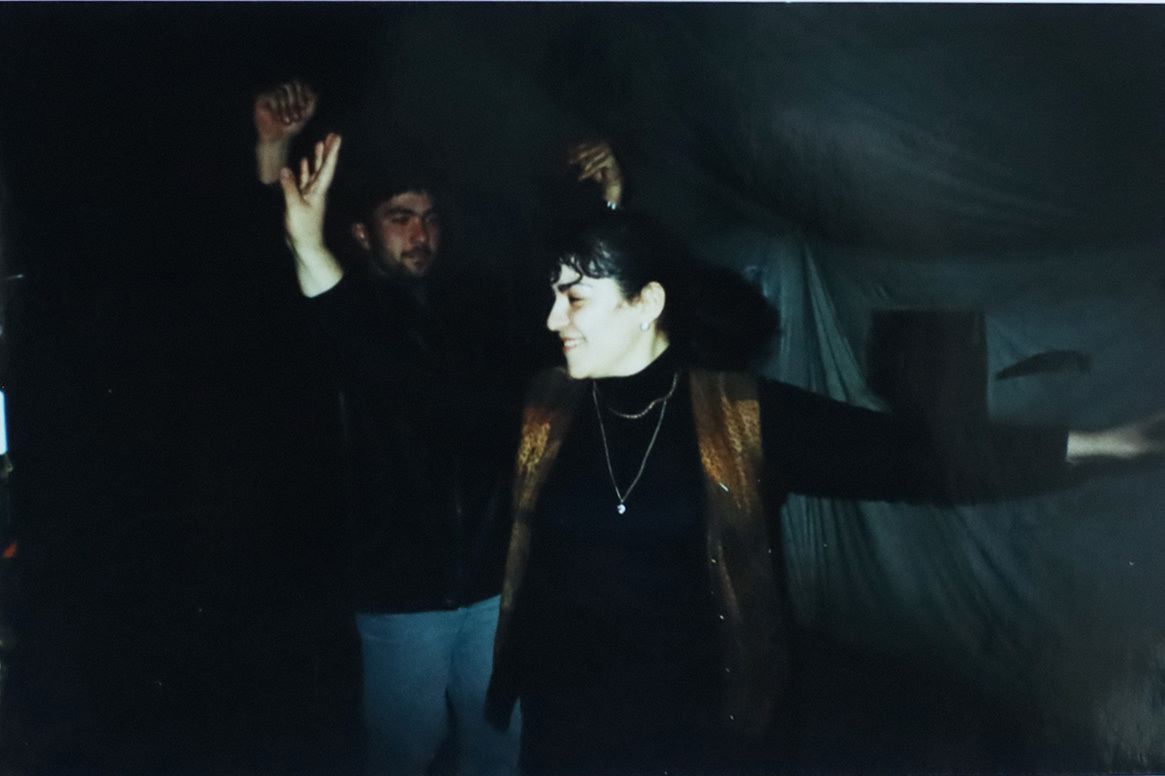 Архивное фото. Инна в палаточном лагере для беженцев